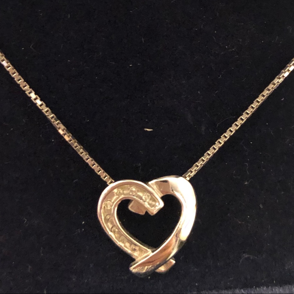 Sweet 14k White Gold  ❤️ Necklace w/ Diamonds